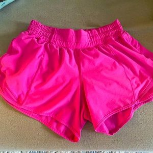 Lululemon SONIC PINK Hotty Hots size 4 4’ preppy